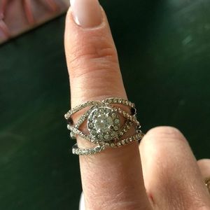 Gorgeous costume ring